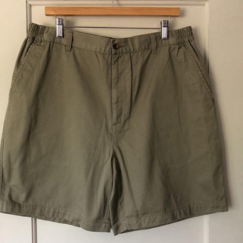 Architect mens shorts. Size 38.‎ Sage green. 4 pockets. Tailored. NWOT